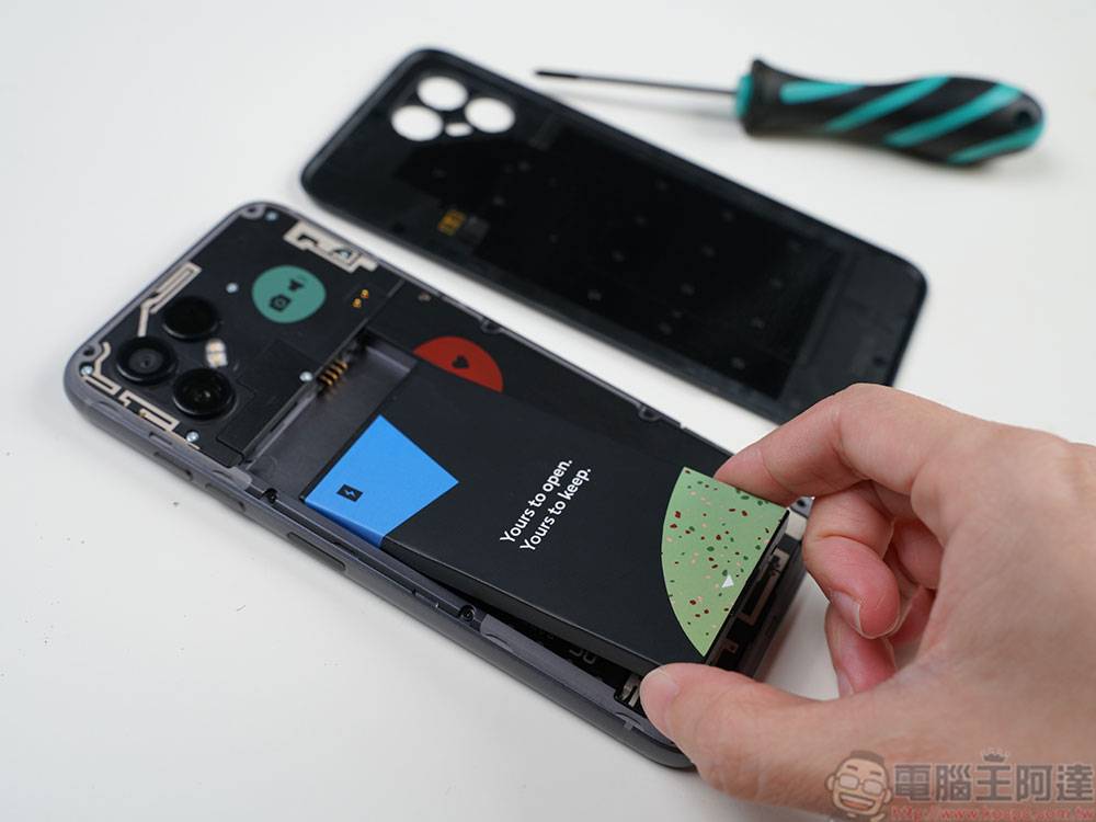 全机模块化的 Fairphone 4 实机上手：可自行维修拆解，对消费者、环境最公平的环保手机 - 电脑王阿达