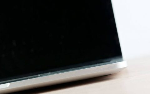 如何自行拆除老旧MacBook Pro膨胀电池，让它成为桌机使用