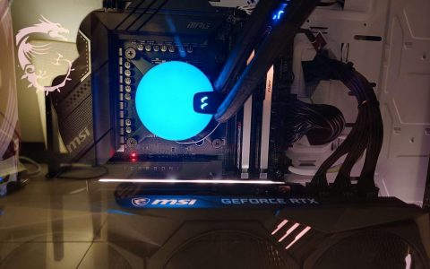 微星主板MPG Z790 CARBON WIFI 死当脚座左下角亮红灯