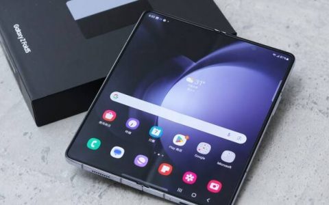 三星 Galaxy Z Fold 5 动手玩，续航力表现大进步、折叠机构更稳固