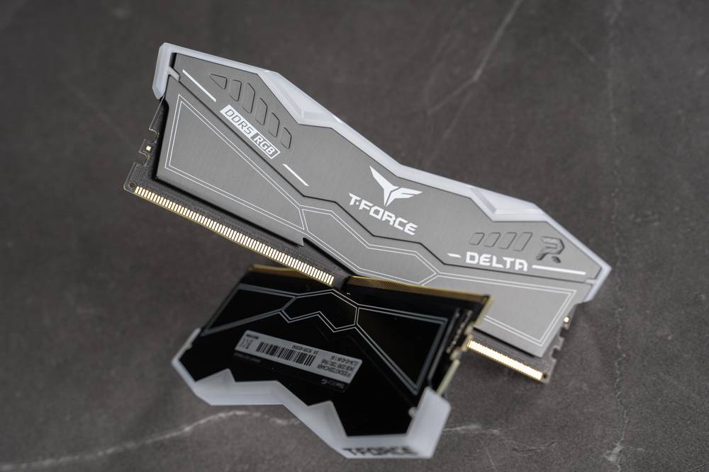 非二进制 RGB 内存登场 ！ 十铨 T-FORCE DELTA RGB DDR5 7200MT/s 24GBx2 非二进制内存开箱测试