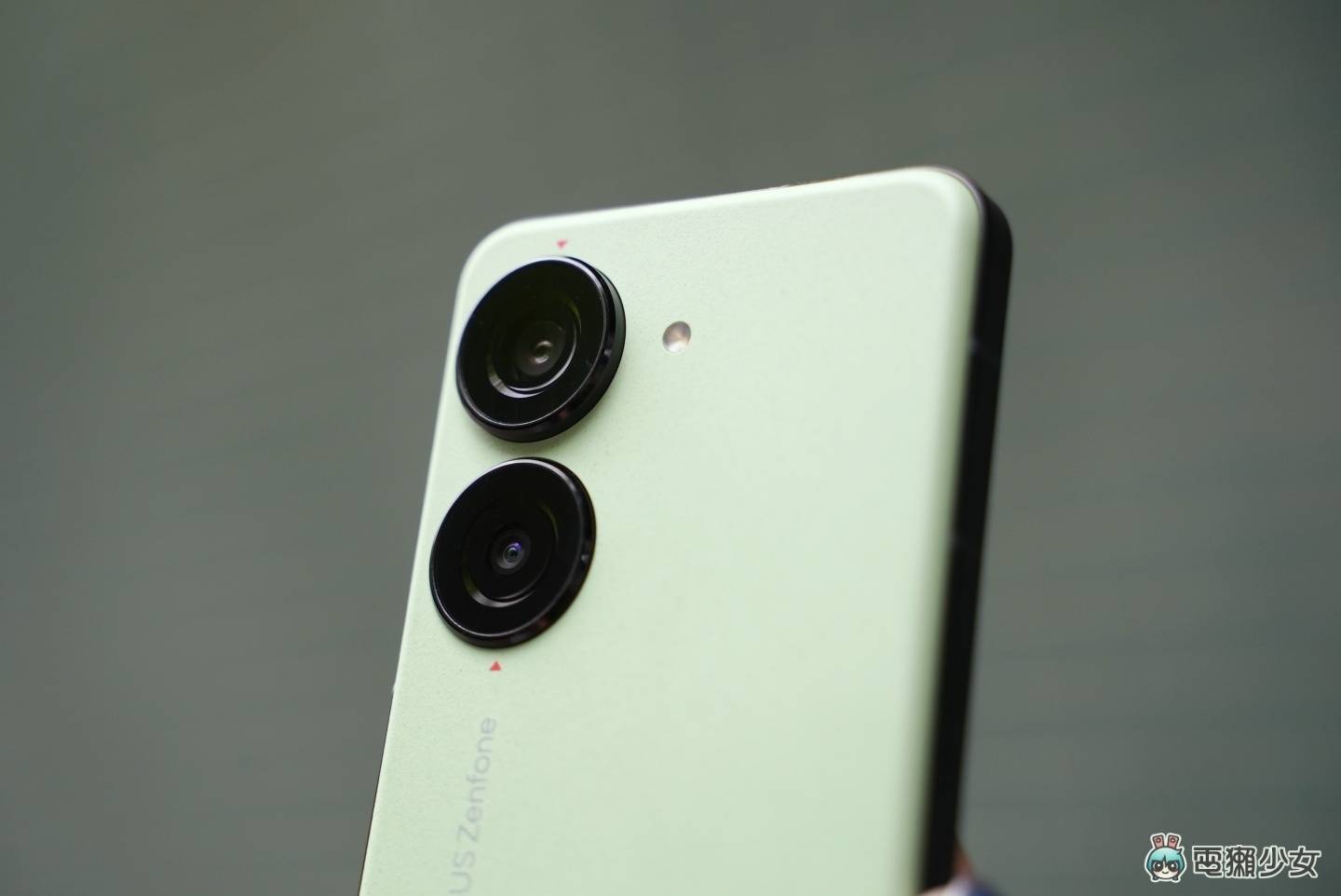 开箱|ASUS Zenfone 10 安卓小旗舰的七大疑问！ 30 天深度体验心得回答你！ （外观、镜头、拍照、录像、续航、芯片效能）