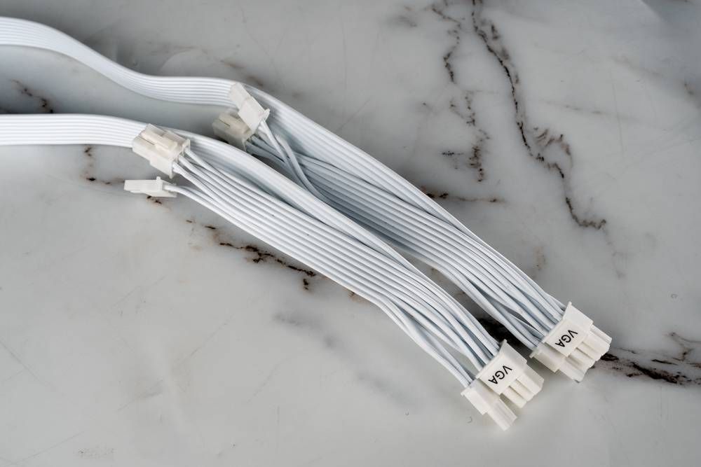 白化实力派 ： ATX3.0、短机身、白金转换率 | 全汉 Hydro PTM X PRO ATX3.0 PCIe5.0 1200W White