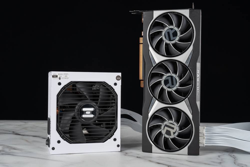 白化实力派 ： ATX3.0、短机身、白金转换率 | 全汉 Hydro PTM X PRO ATX3.0 PCIe5.0 1200W White