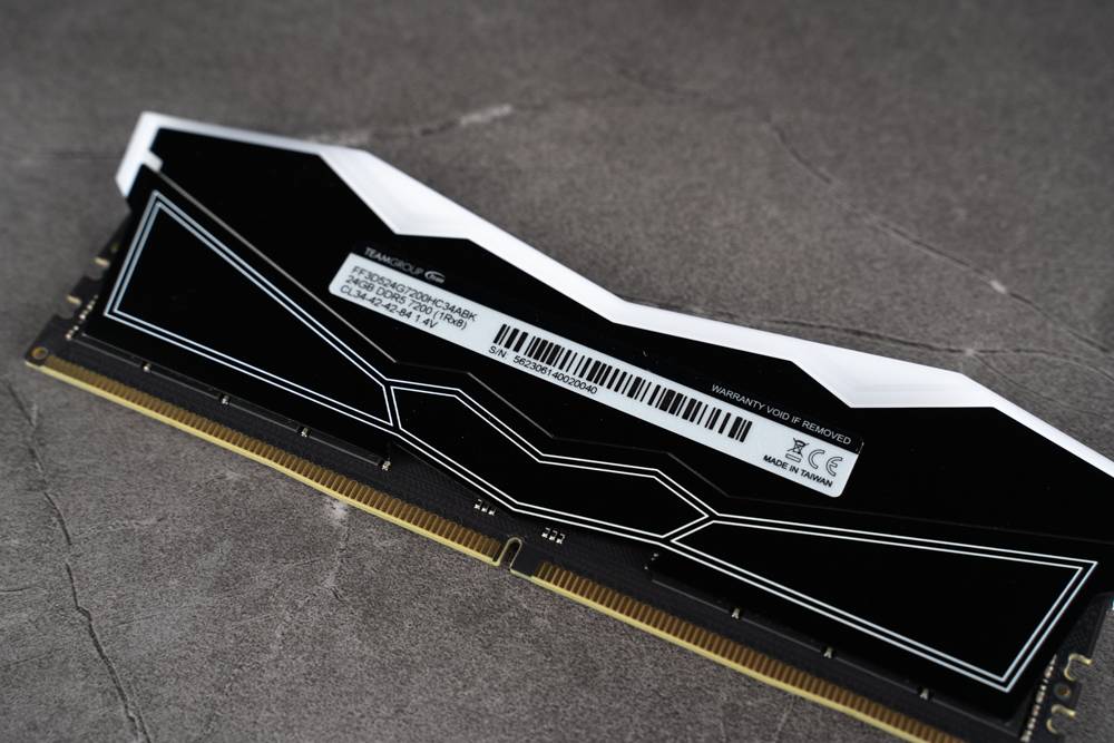 非二进制 RGB 内存登场 ！ 十铨 T-FORCE DELTA RGB DDR5 7200MT/s 24GBx2 非二进制内存开箱测试