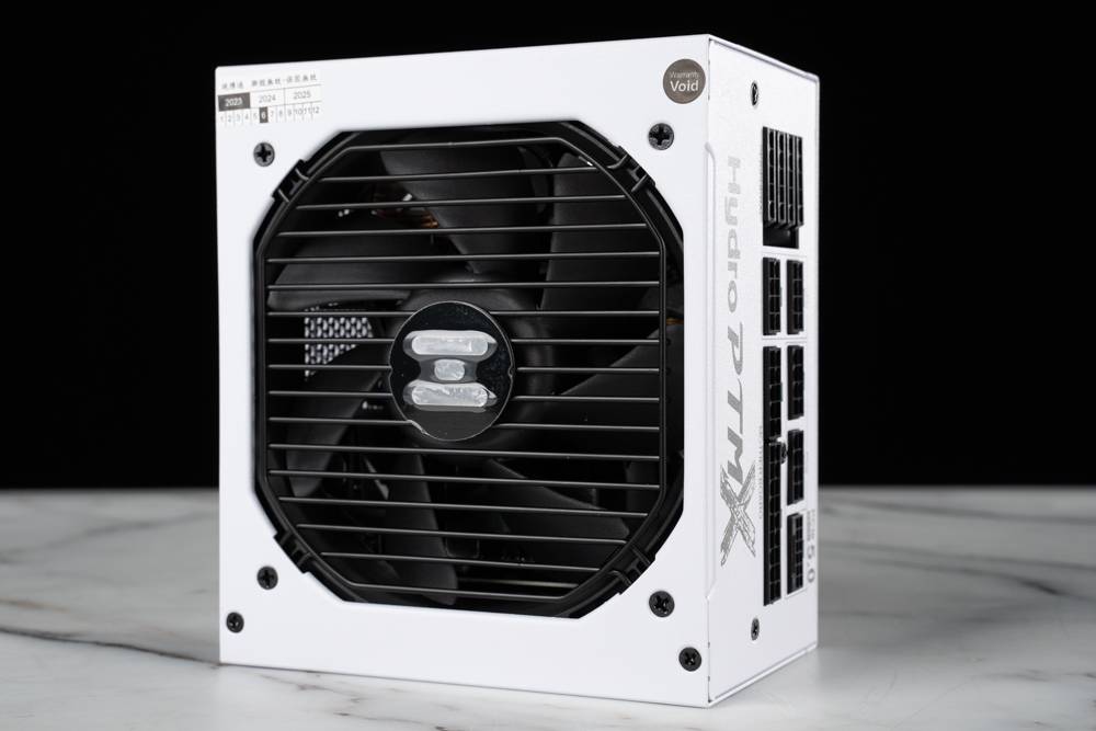 白化实力派 ： ATX3.0、短机身、白金转换率 | 全汉 Hydro PTM X PRO ATX3.0 PCIe5.0 1200W White