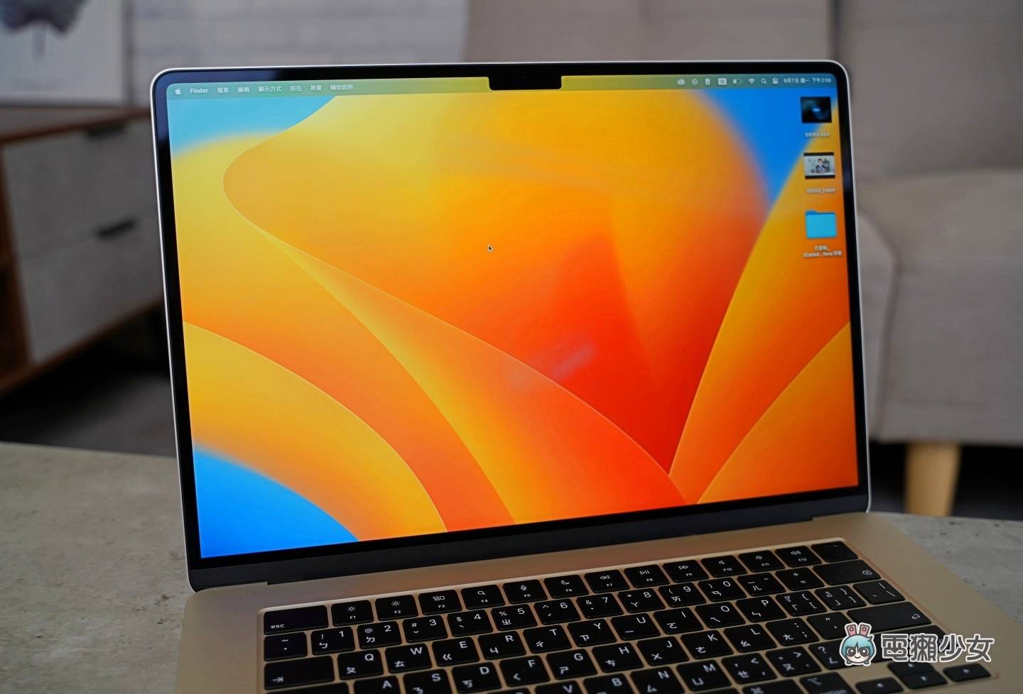 开箱|15 寸的 M2 MacBook Air 真的有香！ 屏幕变大了但然后呢？