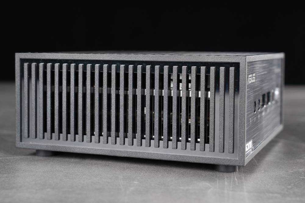 无风扇、低功耗、超迷你电脑究竟有多强的效能 ？ ASUS ExpertCenter PN42 Mini PC 开箱测试