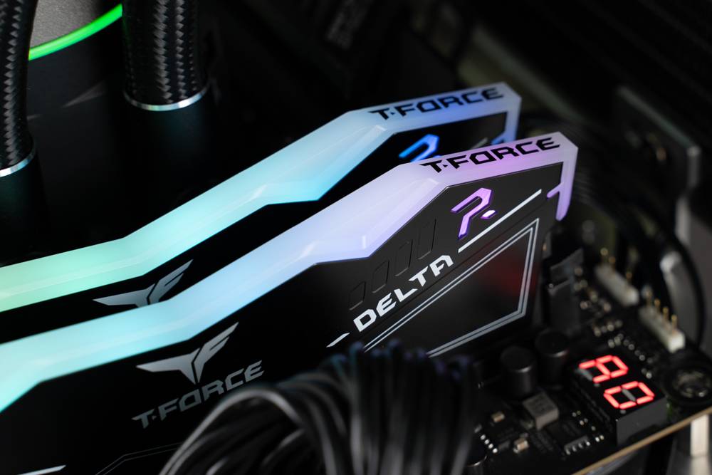 非二进制 RGB 内存登场 ！ 十铨 T-FORCE DELTA RGB DDR5 7200MT/s 24GBx2 非二进制内存开箱测试