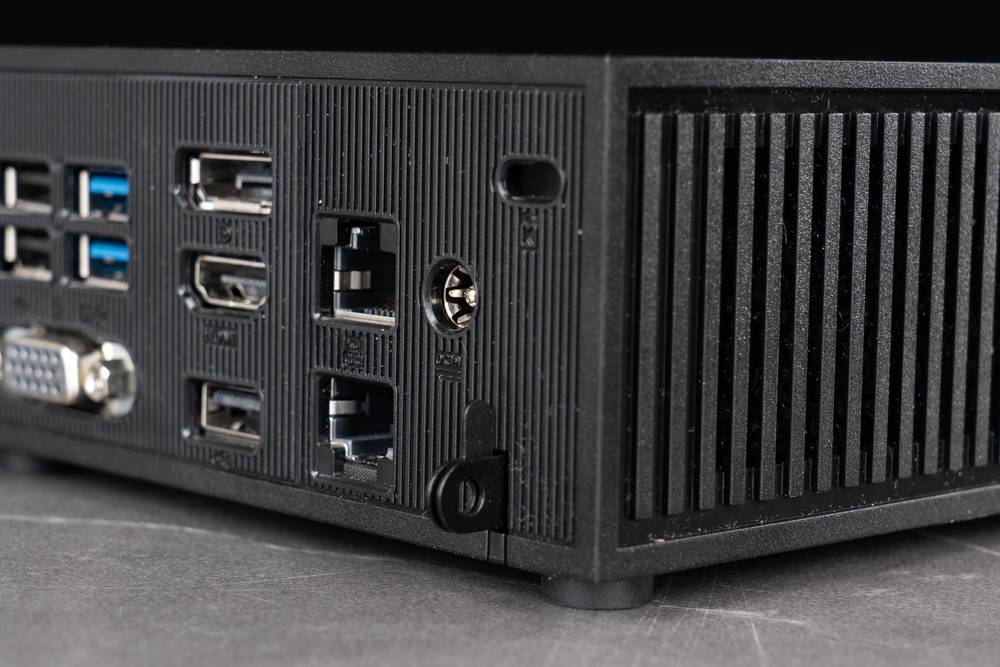 无风扇、低功耗、超迷你电脑究竟有多强的效能 ？ ASUS ExpertCenter PN42 Mini PC 开箱测试