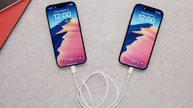 iPhone 15 Pro 转 USB-C 后的 8 个妙用