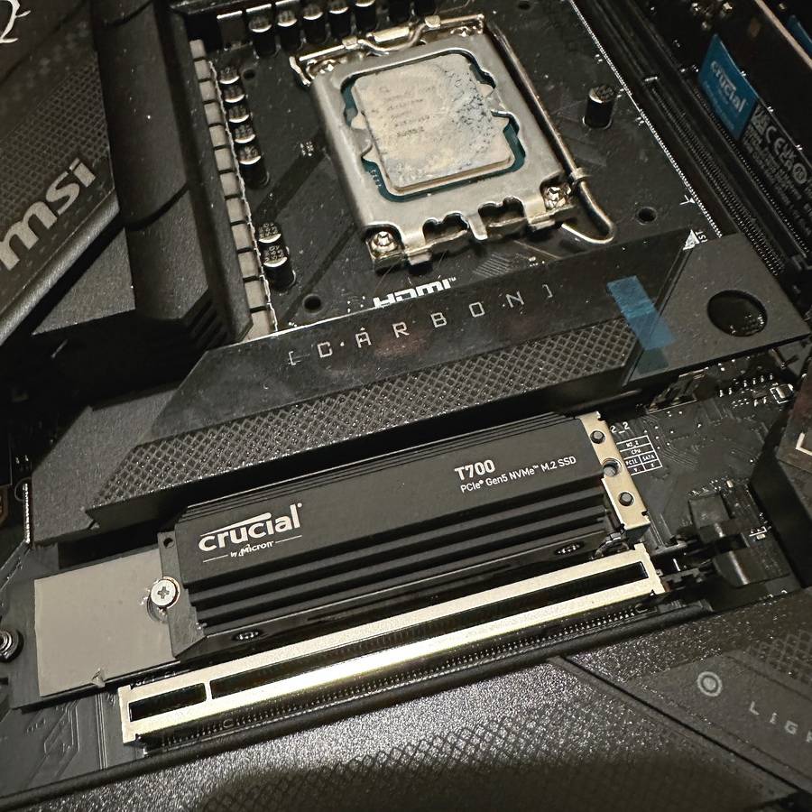 Micron Crucial T700 Pro PCIe Gen5 SSD - 超高速读写 散热片有效降温
