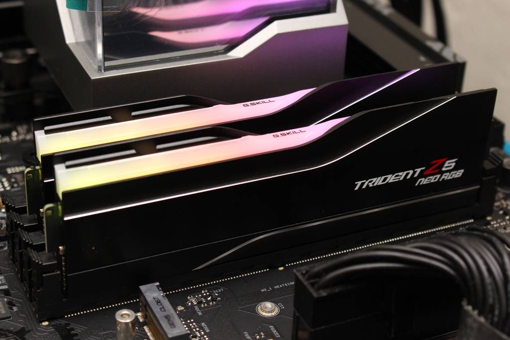 芝奇G.SKILL TRIDENT Z5 Neo焰锋戟RGB DDR5-6000 32GB Kit超频内存-AMD平台EXPO轻松超频