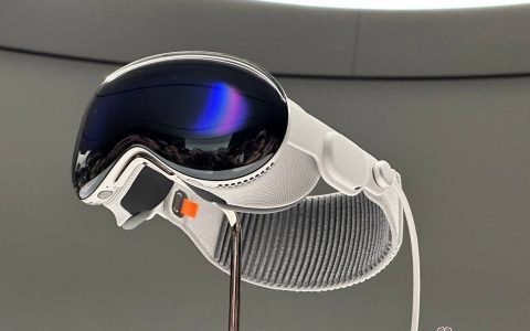 AirPods Pro 第二代 2023 版，除了 USB-C 你还应该知道这些改变：防水防尘升级、保真压缩音频