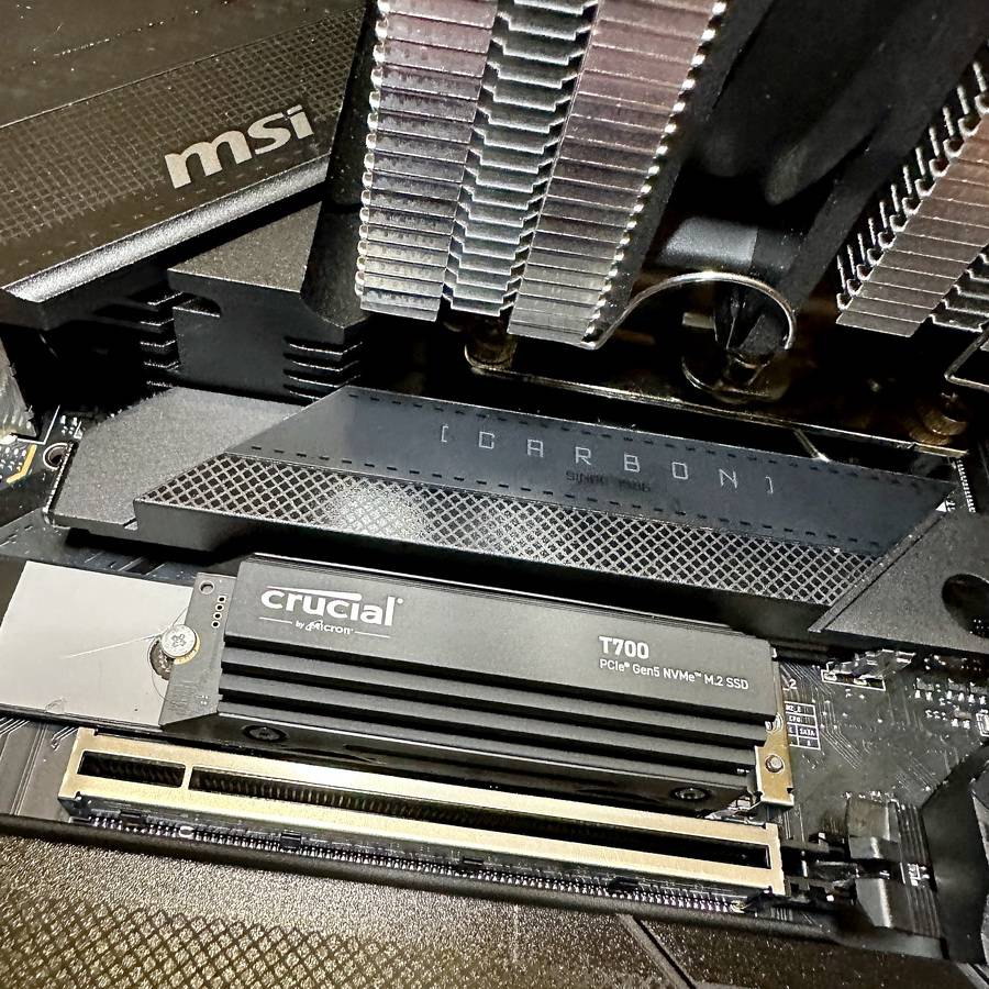 Micron Crucial T700 Pro PCIe Gen5 SSD - 超高速读写 散热片有效降温