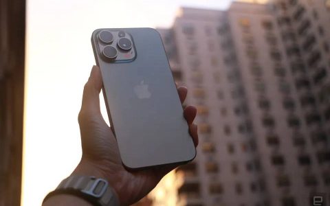iPhone 15 Pro Max 选择 5x 而非更高倍数远摄的理由是防震和光圈