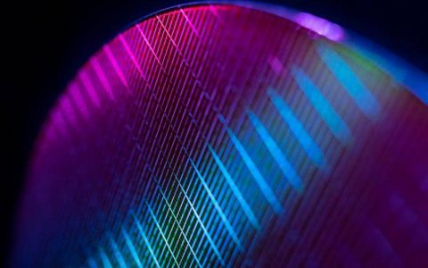 单条128GB DDR5内存样品出炉：1TB也不远了