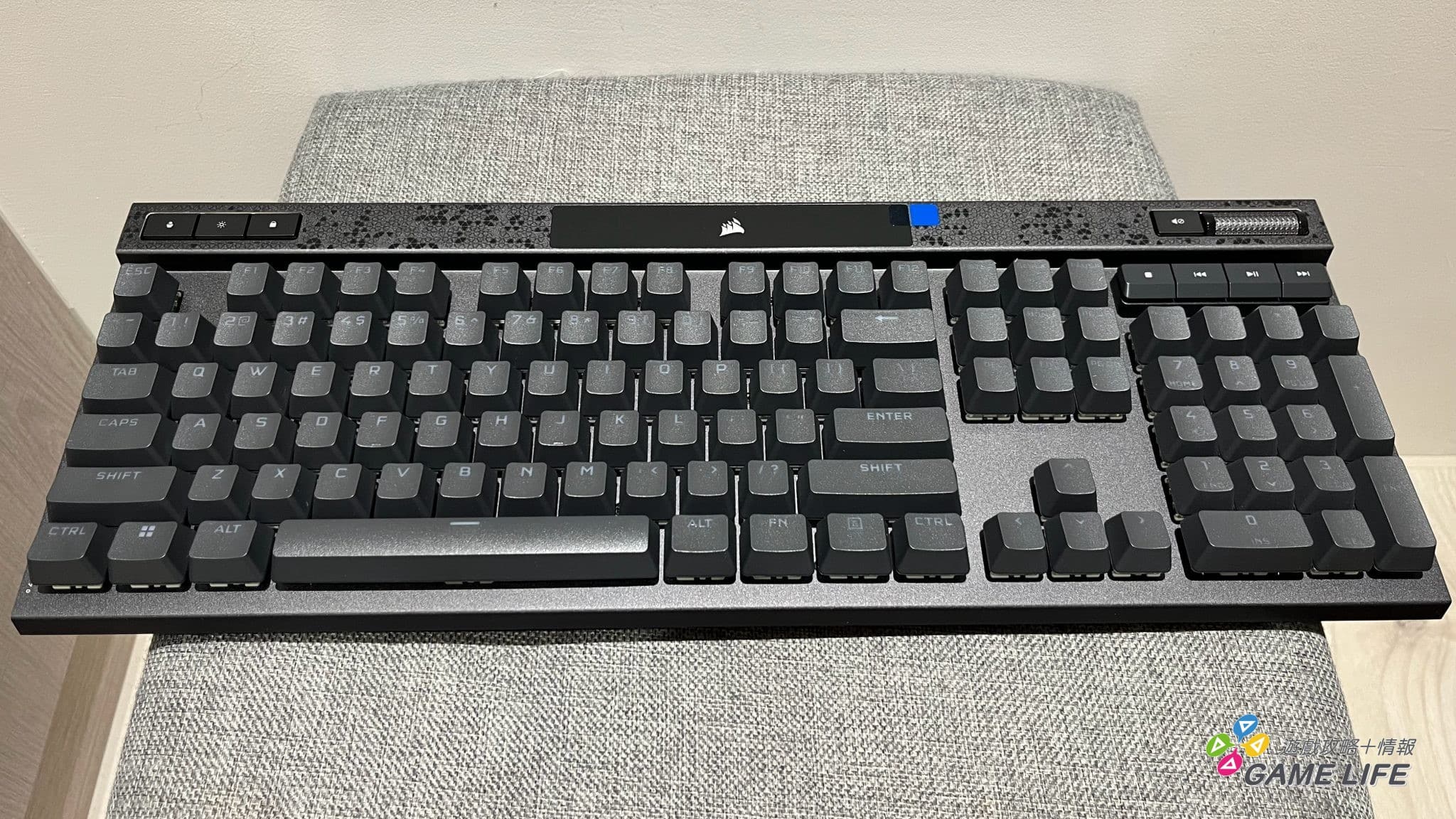 CORSAIR K70 MAX