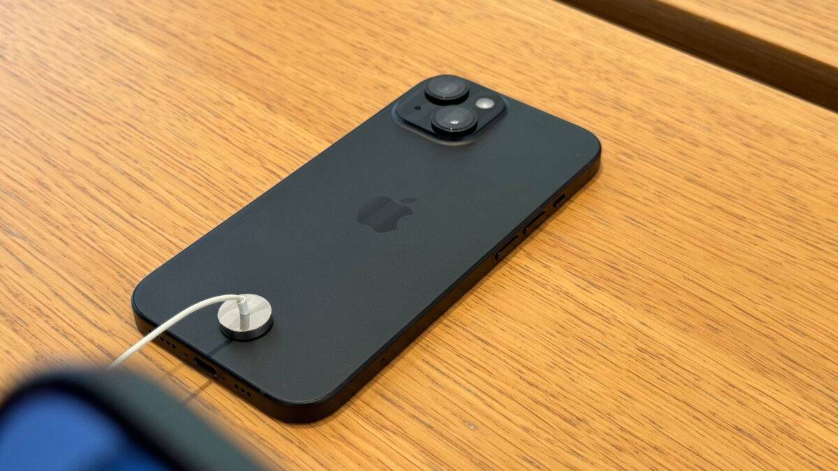 iPhone 15/iPhone 15 Pro开卖！ 实机颜色现场直击、拍照抢先看