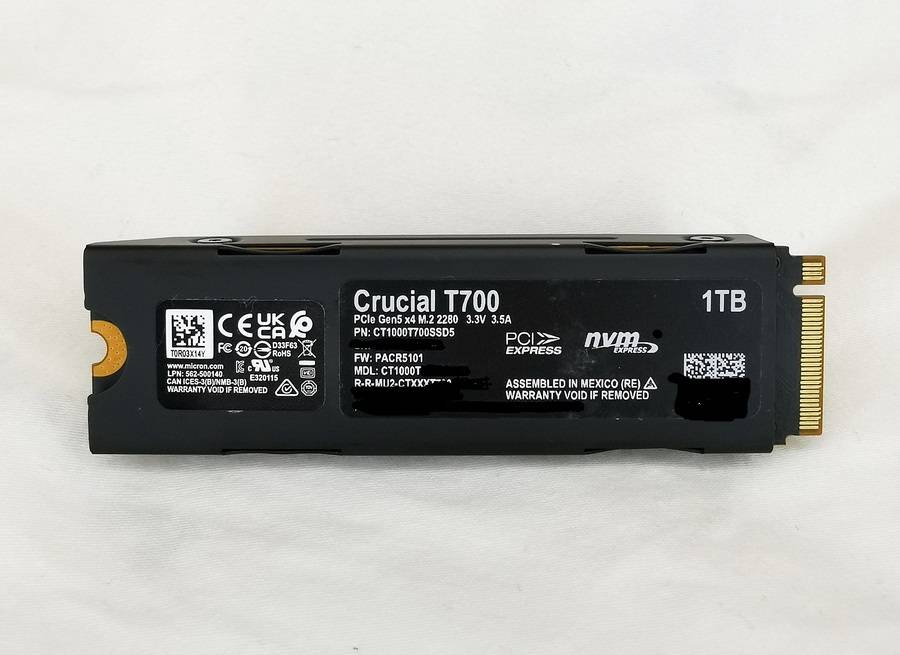 Micron Crucial T700 Pro PCIe Gen5 SSD - 超高速读写 散热片有效降温