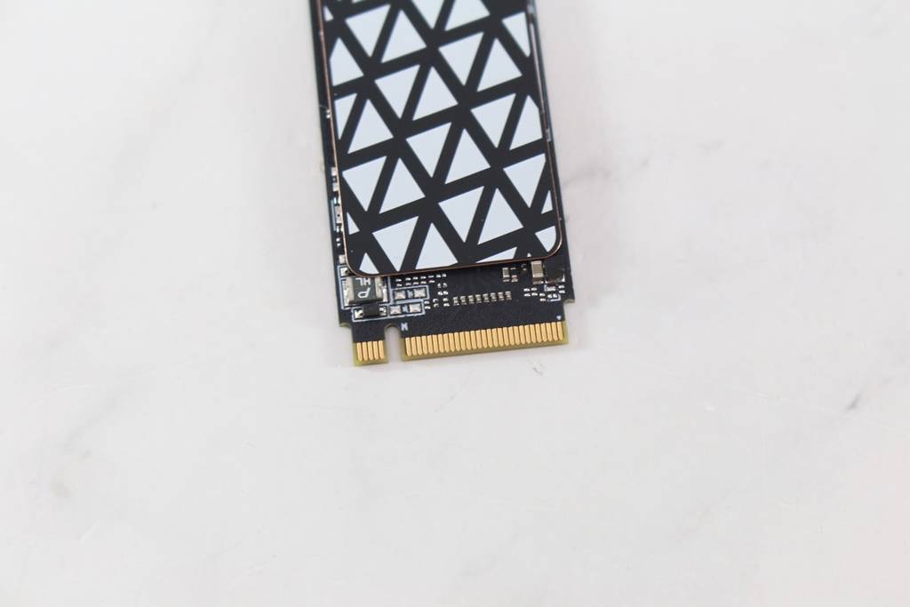 凌航Neo Forza NFP085 M.2 SSD固态硬盘-价格亲民的2TB大容量储存，还有五年保固免烦恼