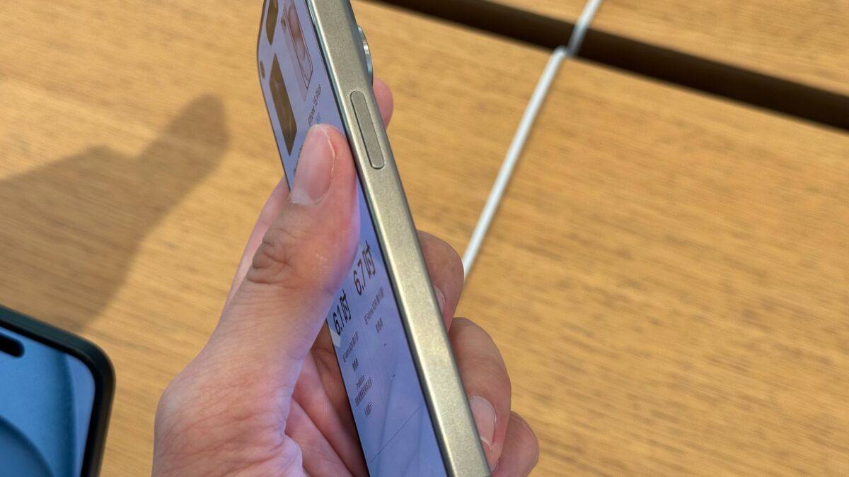 iPhone 15/iPhone 15 Pro开卖！ 实机颜色现场直击、拍照抢先看