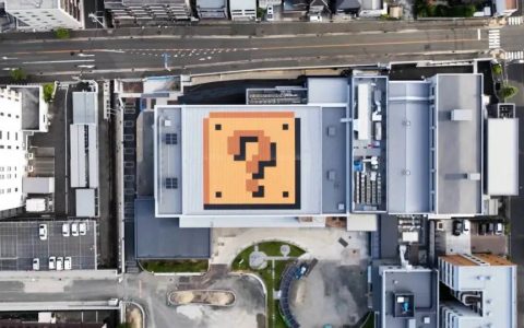 任天堂博物馆将按计划于2024年3月完工，建筑顶上已经画好了大大的问号砖块
