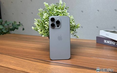 iPhone 15 Pro Max 三大热门 QA！ 动作按钮蛮好用的？ 钛金属边框真的会变色、沾指纹吗？ 值不值得买？