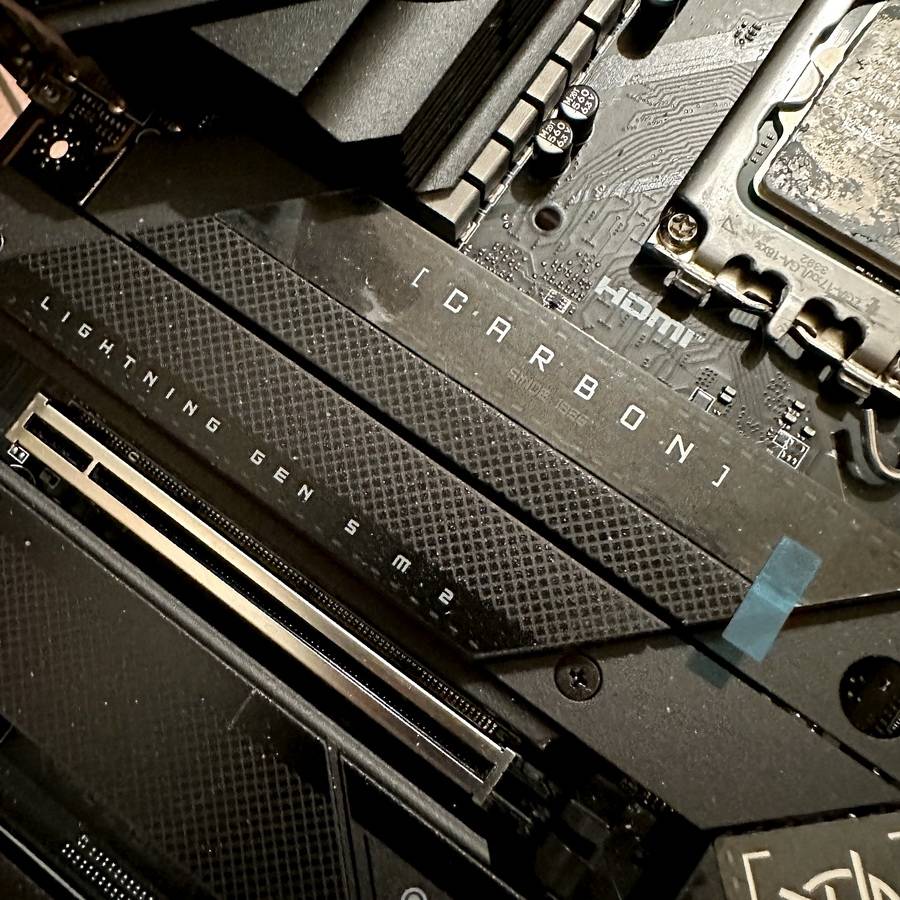 Micron Crucial T700 Pro PCIe Gen5 SSD - 超高速读写 散热片有效降温