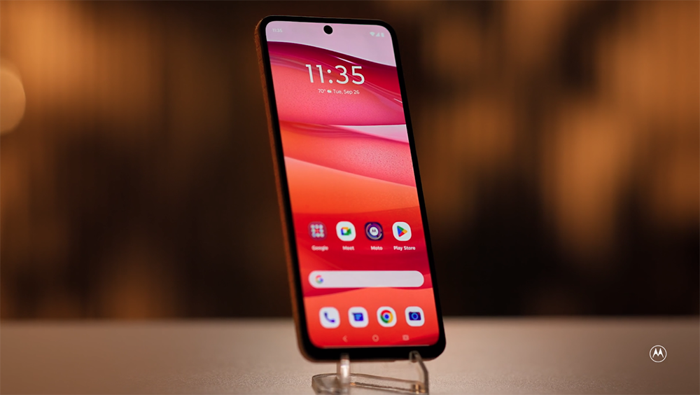 能做瑜伽的手机？ Motorola 端出更成熟的手镯式手机原型 - 电脑王阿达