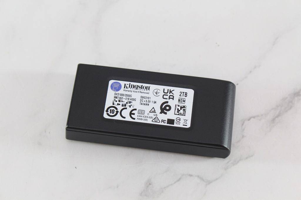金士顿Kingston XS1000 2TB Portable SSD外接式固态硬盘-2TB大容量，1050MB/s高速传输轻巧带着走