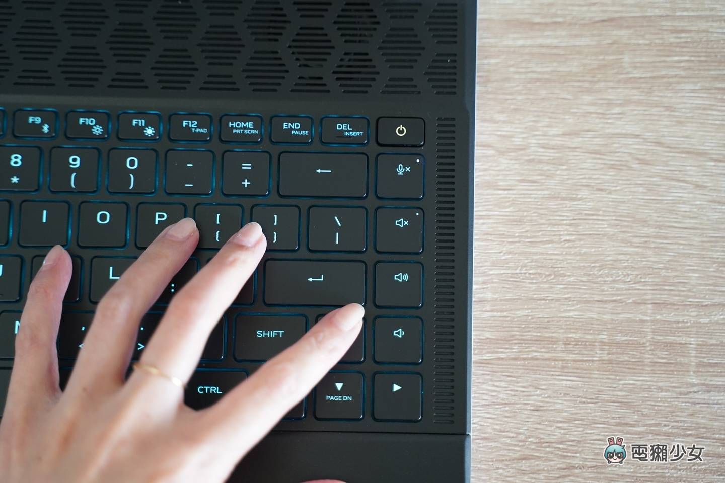 开箱|外星人笔记本薄型设计 Alienware x14 R2 超美 Legend 3.0 外型