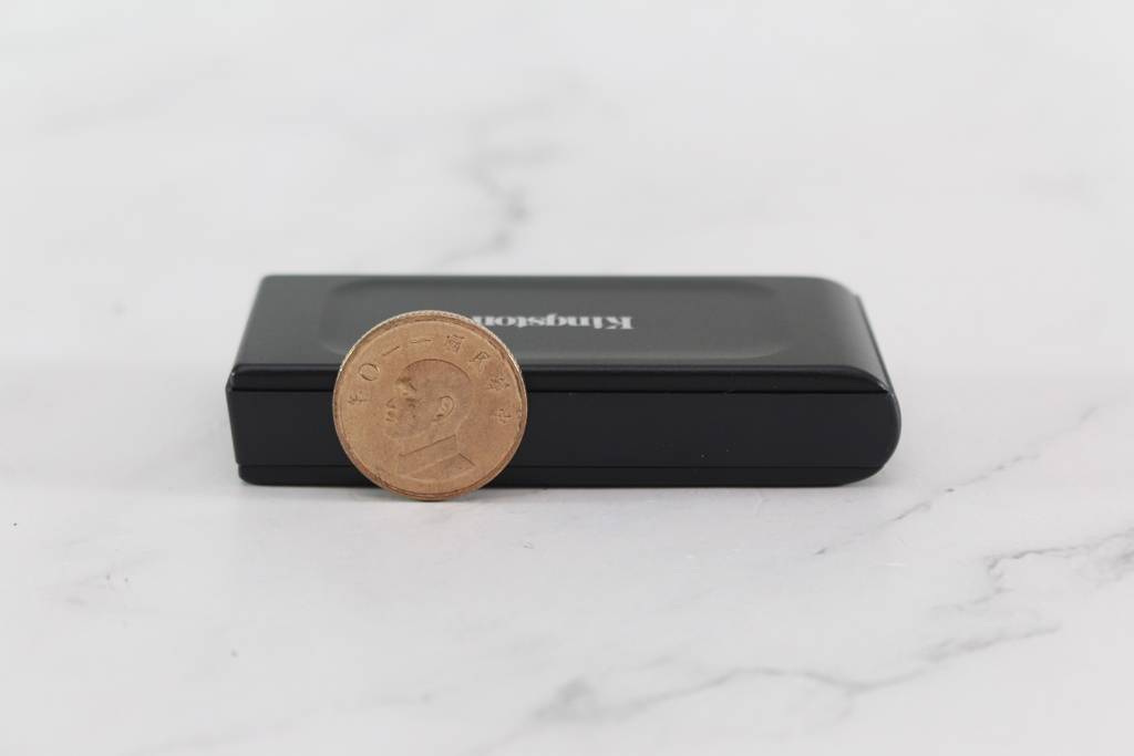 金士顿Kingston XS1000 2TB Portable SSD外接式固态硬盘-2TB大容量，1050MB/s高速传输轻巧带着走