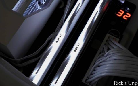 白色流线铠甲新升级 | G.SKILL Trident Z5 RGB DDR5 16Gx2 6400MHz WHITE开箱