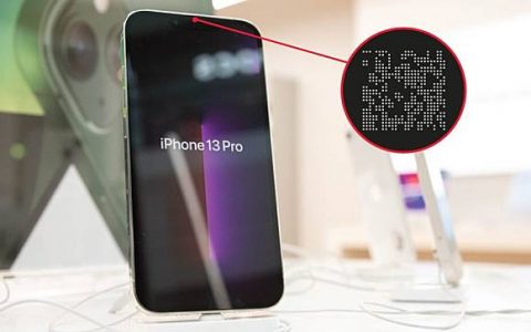 每块 iPhone 屏幕也暗藏只有沙粒般大的 QR Code