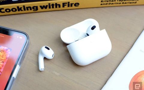传 AirPods 标准款会在明年加入主动降噪，AirPods Max 也会换上 USB-C 并增加新配色