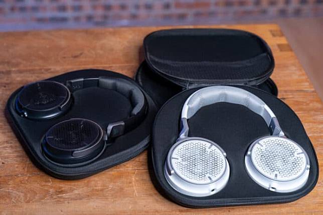 【评测】Corsair Virtuoso Pro 开放式游戏耳机 佩戴舒适 + 临场感高