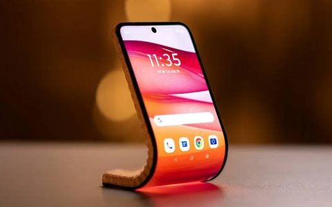 能做瑜伽的手机？ Motorola 端出更成熟的手镯式手机原型