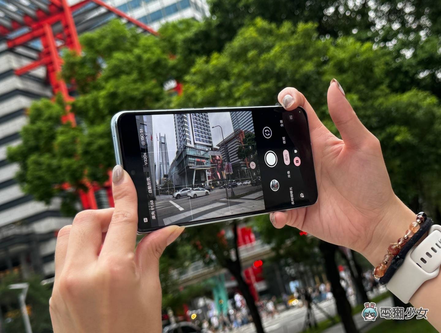 开箱|谷歌 Pixel 8 Pro 拍照强不强？ 还是一样热得像暖暖包？ 新功能好玩吗？ 值不值得买？