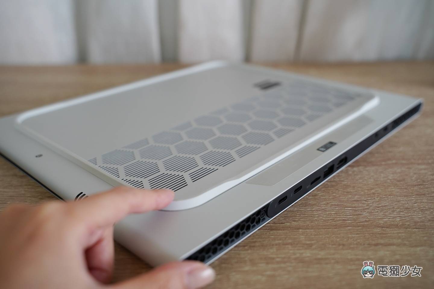 开箱|外星人笔记本薄型设计 Alienware x14 R2 超美 Legend 3.0 外型