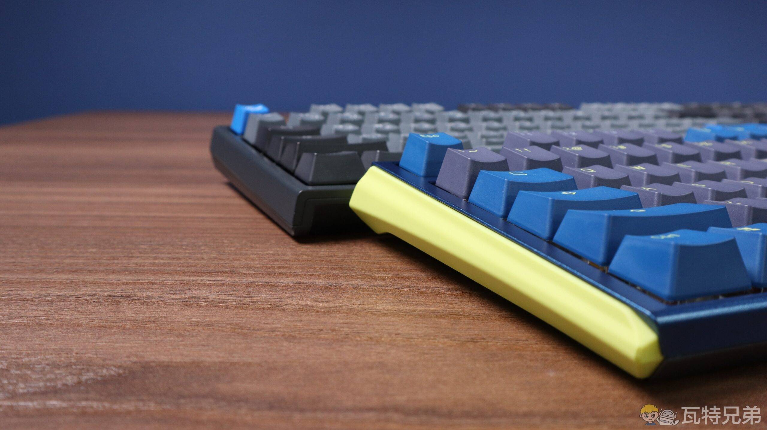 实测「Ducky One 3 破晓」红轴机械键盘！ 值得买吗