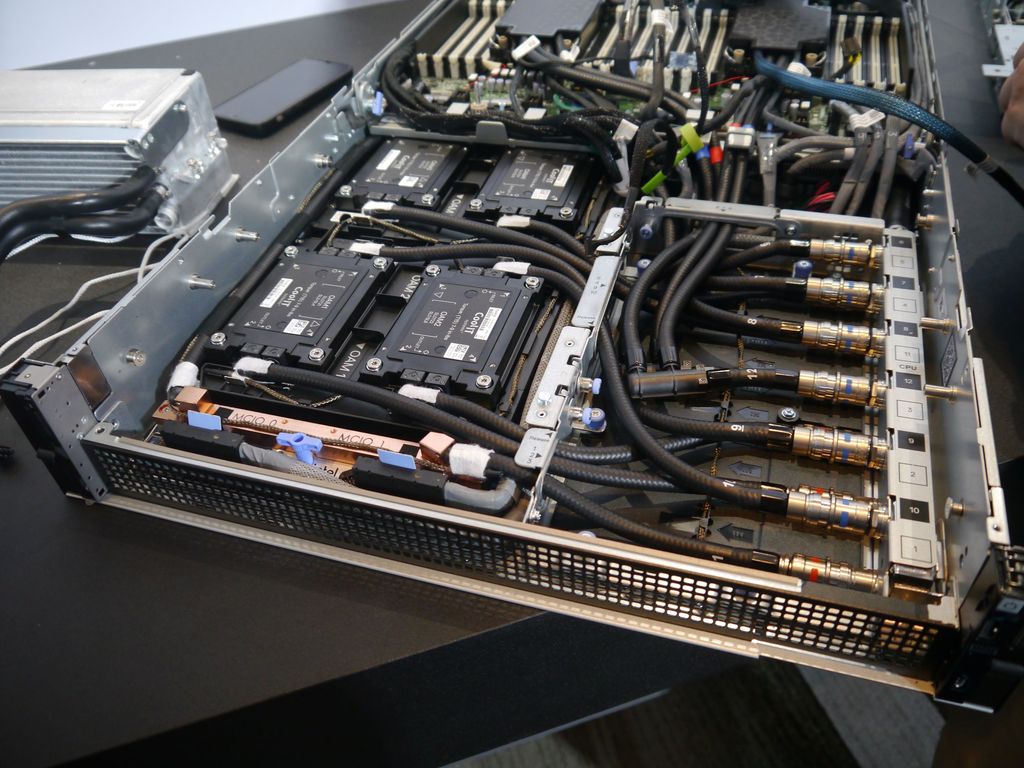 导入液冷，Dell推出搭4台英特尔或英伟达顶级GPU的2U服务器