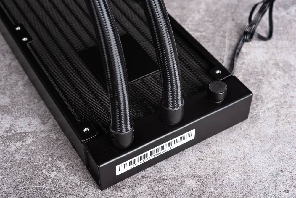 InWin MR36 水冷散热器开箱测试 / 旋转冷头， 冷排帮浦， AN120 RGB 风扇