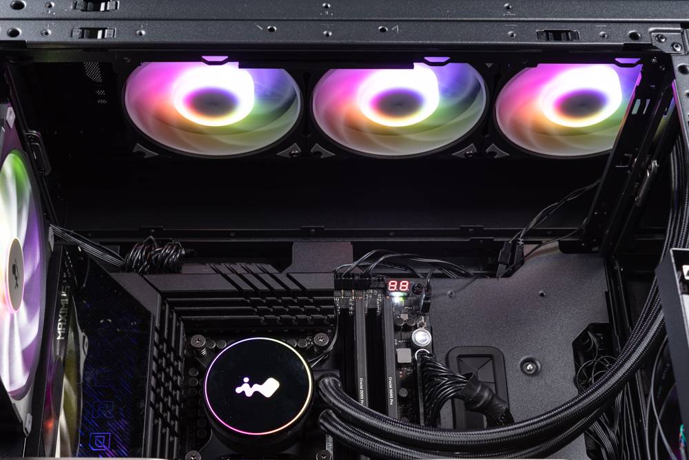 InWin MR36 水冷散热器开箱测试 / 旋转冷头， 冷排帮浦， AN120 RGB 风扇