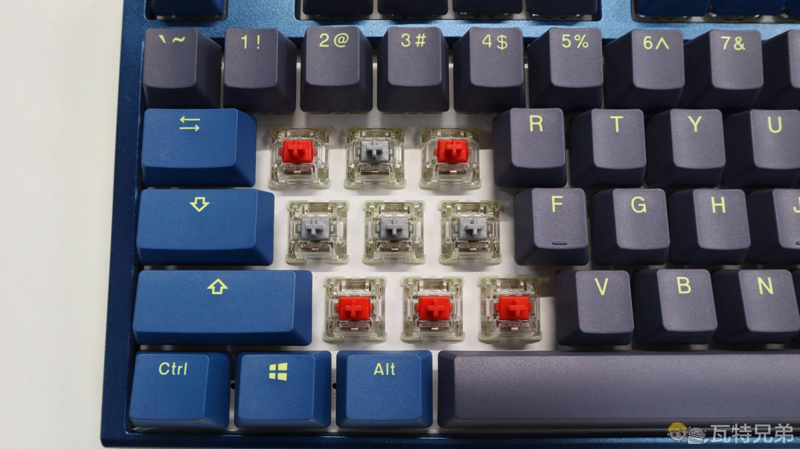 实测「Ducky One 3 破晓」红轴机械键盘！ 值得买吗