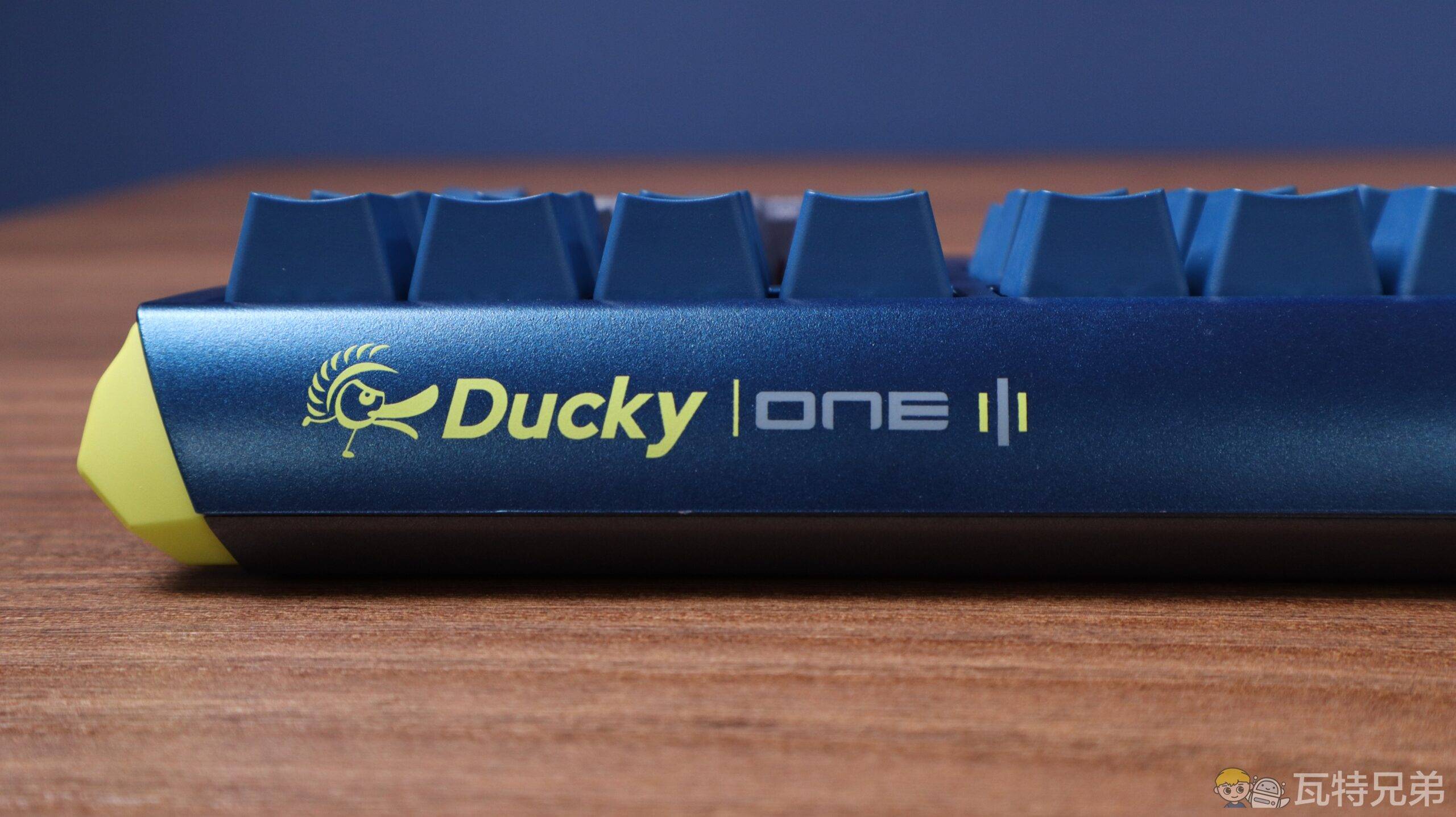 实测「Ducky One 3 破晓」红轴机械键盘！ 值得买吗
