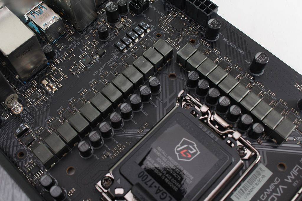 华擎ASRock Phantom Gaming Z790 Nova WiFi-超强六支M.2扩充，还搭载最新Wi-Fi 7无线网络卡