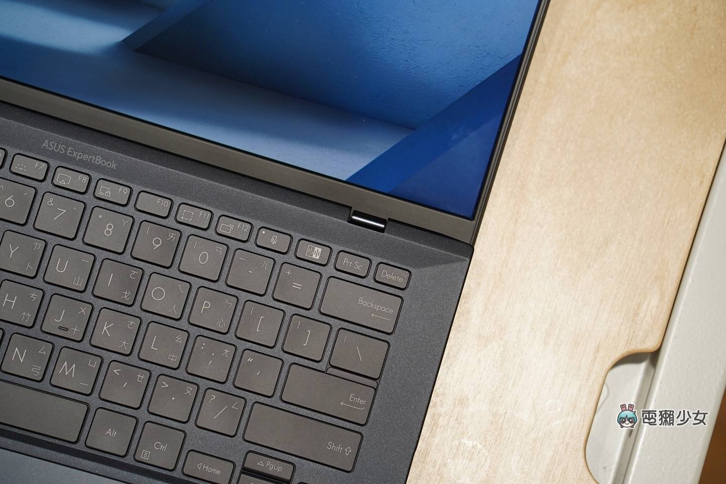 开箱|高阶经理人的御用机种：全新 ASUS ExpertBook B9 OLED （B9403） 不到 1 公斤