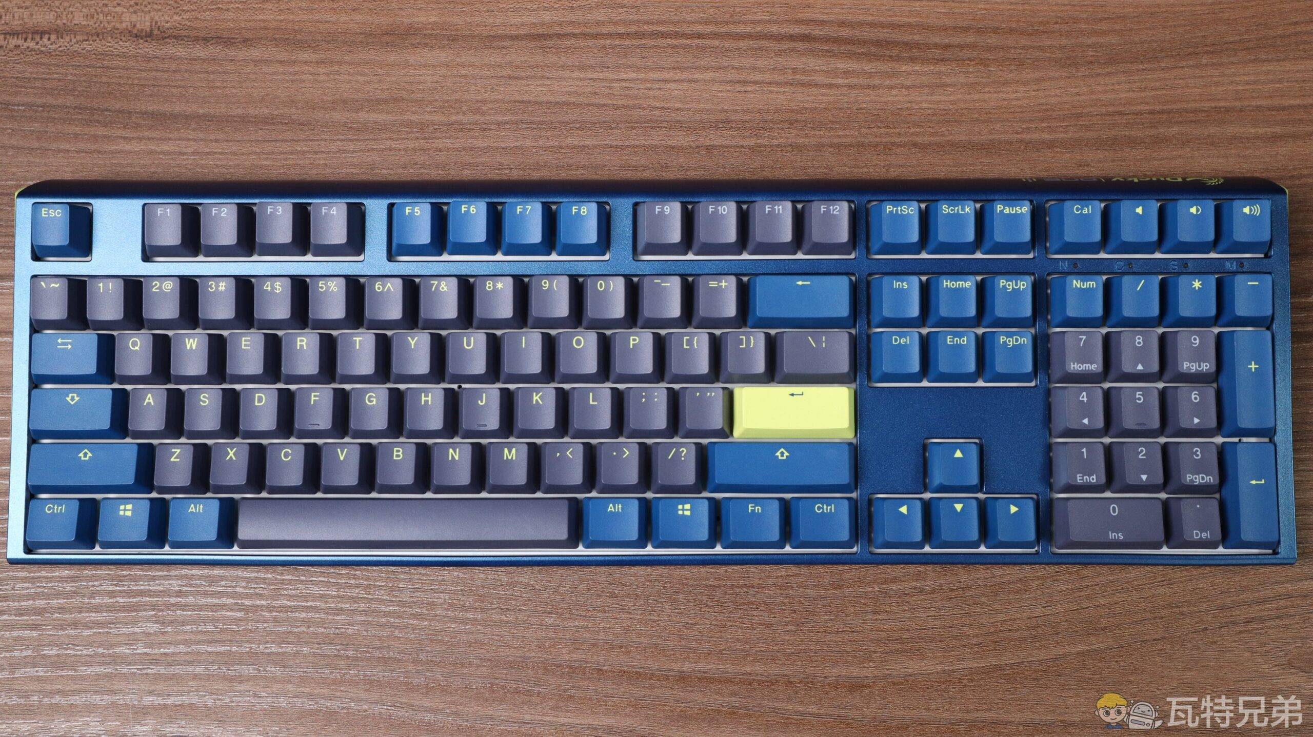 实测「Ducky One 3 破晓」红轴机械键盘！ 值得买吗