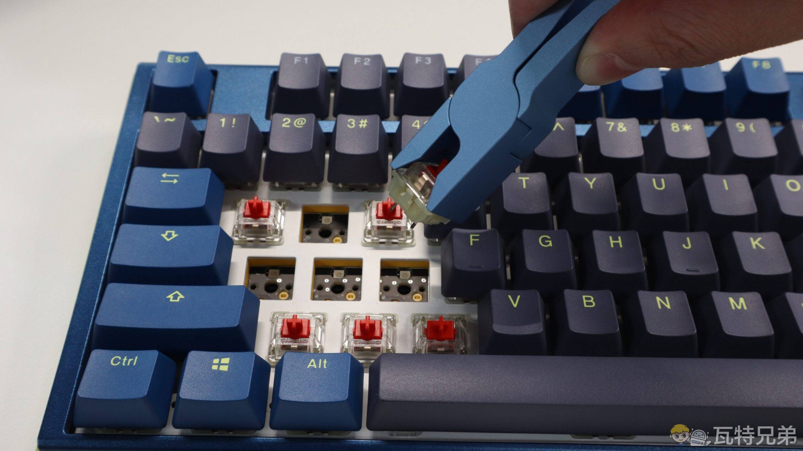 实测「Ducky One 3 破晓」红轴机械键盘！ 值得买吗